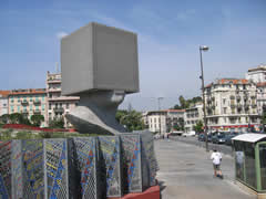 Square head in Nice