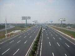 Empty expressway